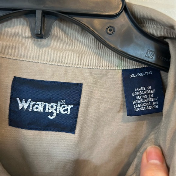 Wrangler Mens Authentic Cowboy Cut®
Work Shirt- Khaki Size XLARGE - Picture 6 of 13